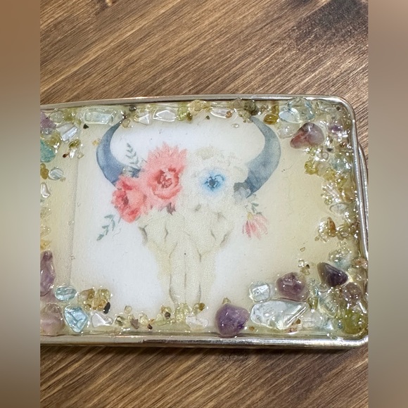Western style belt buckle. Skull with horns and flowers. - Picture 6 of 7
